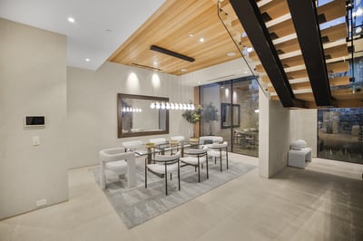 Luxury Villa Photo #23