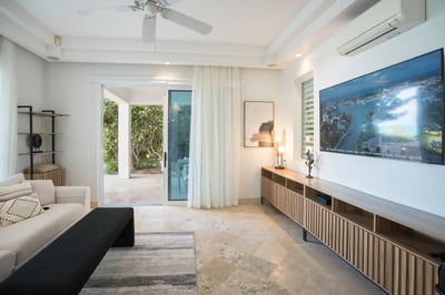 Luxury Villa Photo #37