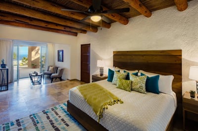 Luxury Villa Photo #28