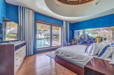 Luxury Villa Photo #26