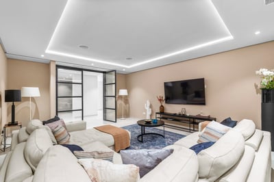 Luxury Villa Photo #17