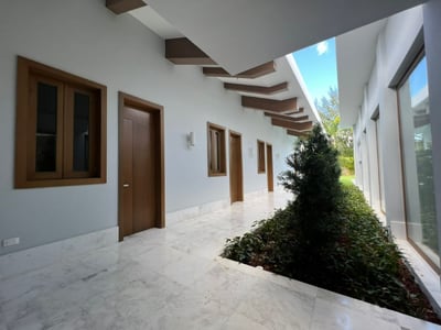 Luxury Villa Photo #20