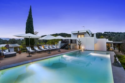 Luxury Villa Photo #3