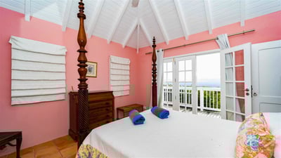 Bedroom 1: Air conditioning, queen size bed, safe. Ensuite bathroom. Opens onto the terrace.&nb