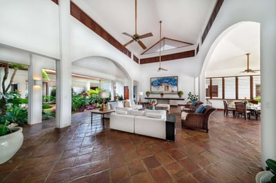 Luxury Villa Photo #19