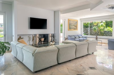 Luxury Villa Photo #15