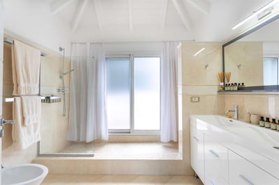 Luxury Villa Photo #35