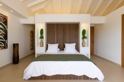 Luxury Villa Photo #18
