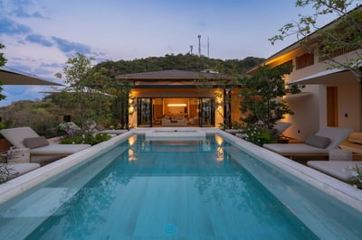 Luxury Villa Photo #3