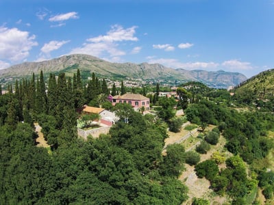 Luxury Villa Photo #8