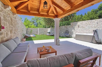 Luxury Villa Photo #12