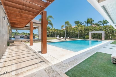 Luxury Villa Photo #8
