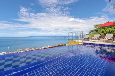 Luxury Villa Photo #3