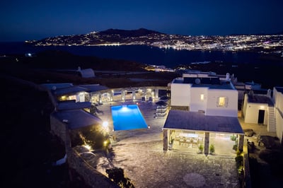 Luxury Villa Photo #12