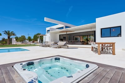 Luxury Villa Photo #3