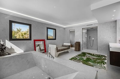 Luxury Villa Photo #28