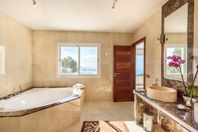 Luxury Villa Photo #20