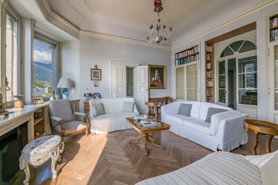 Luxury Villa Photo #25