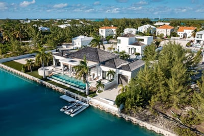 Luxury Villa Photo #4