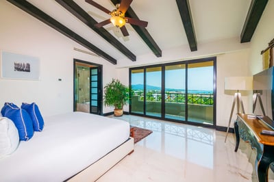 Luxury Villa Photo #16