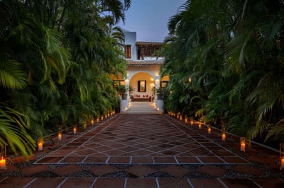 Luxury Villa Photo #40