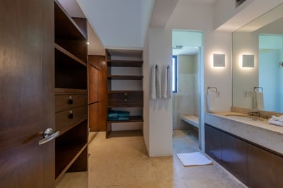 Luxury Villa Photo #31