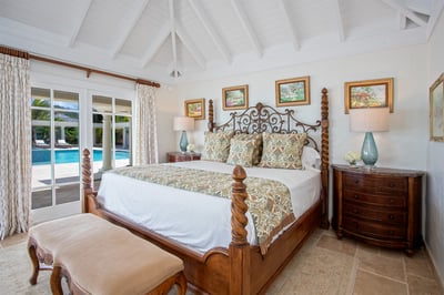 Luxury Villa Photo #32