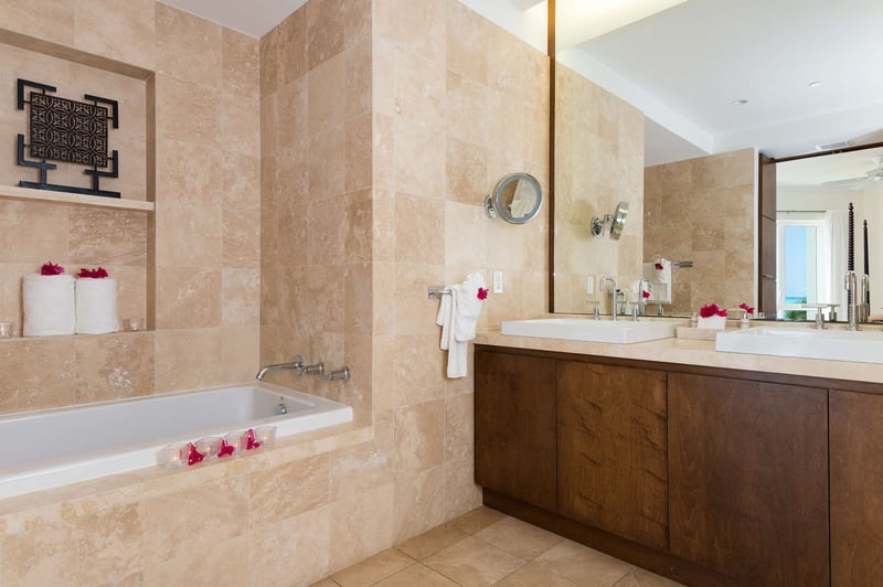 Oceanfront Luxury 1 BDM Suite