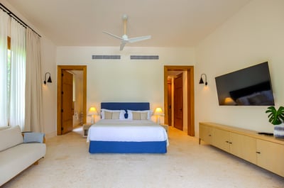 Luxury Villa Photo #28