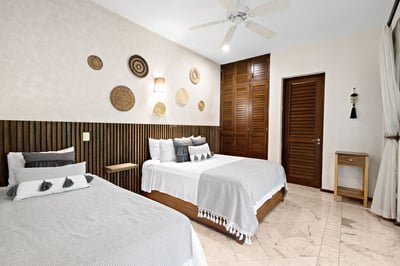 Luxury Villa Photo #32