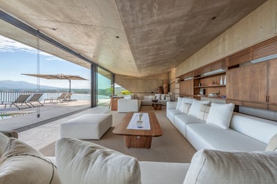 Luxury Villa Photo #9