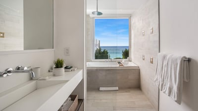 Luxury Villa Photo #15