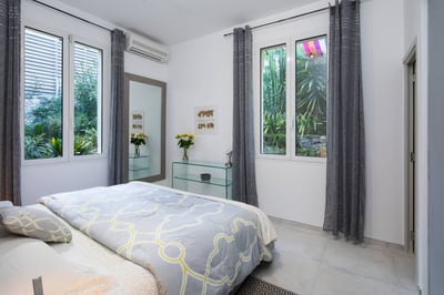 Luxury Villa Photo #24
