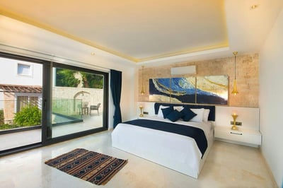 Luxury Villa Photo #26