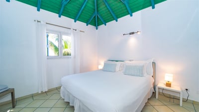 Bedroom 2: Queen size bed, ensuite bathroom with Italian shower.  