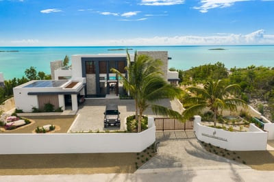 Luxury Villa Photo #3