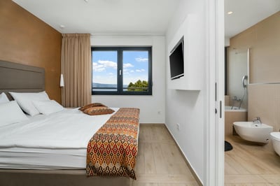 Luxury Villa Photo #47