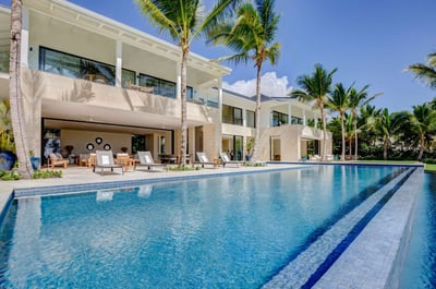 Luxury Villa Photo #3