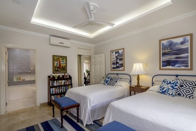 Luxury Villa Photo #23