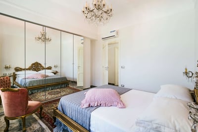 Luxury Villa Photo #45