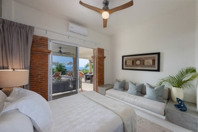 Luxury Villa Photo #38