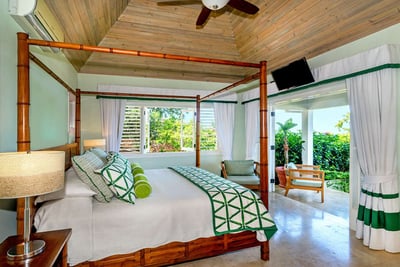 Luxury Villa Photo #15