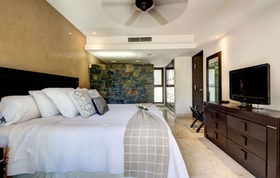 Luxury Villa Photo #26