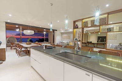Luxury Villa Photo #6