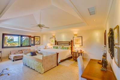 Luxury Villa Photo #47