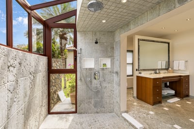 Luxury Villa Photo #38