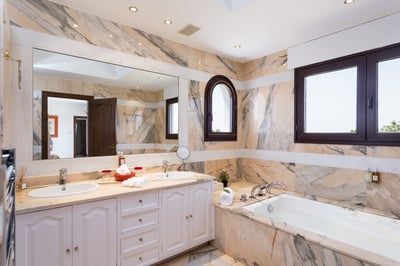 Luxury Villa Photo #22