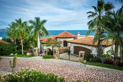 Luxury Villa Photo #27