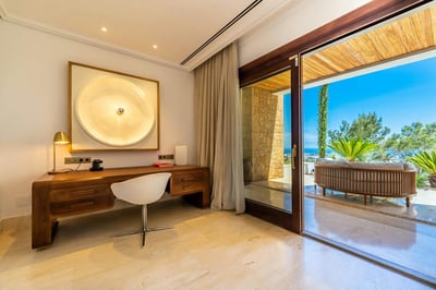 Luxury Villa Photo #37