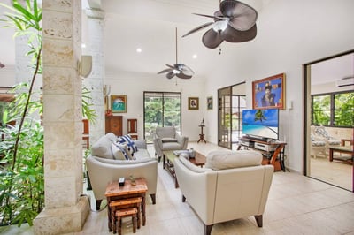 Luxury Villa Photo #16
